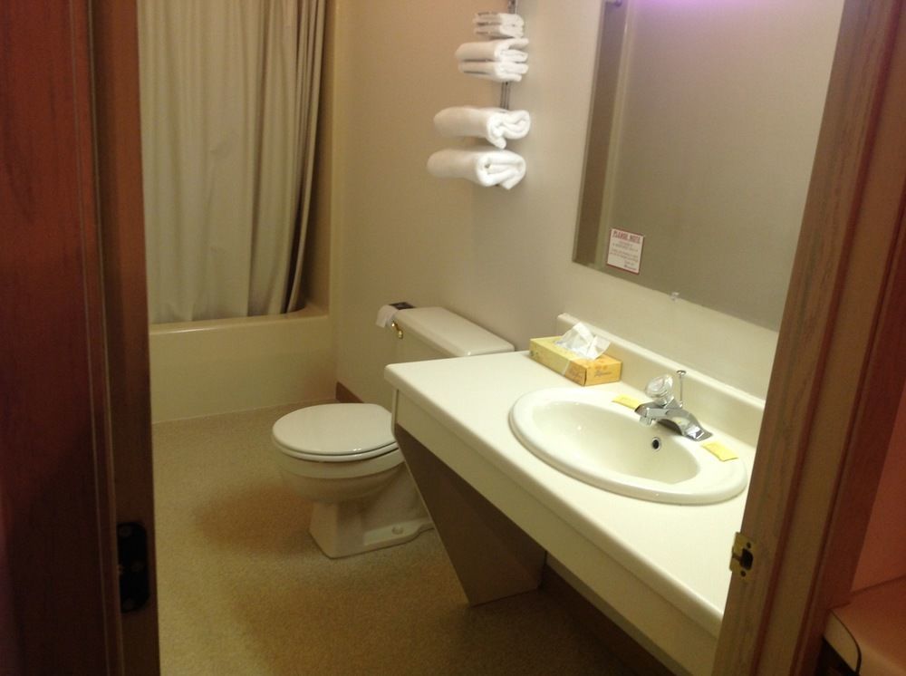 Value Host Motor Inn Marquette Eksteriør bilde