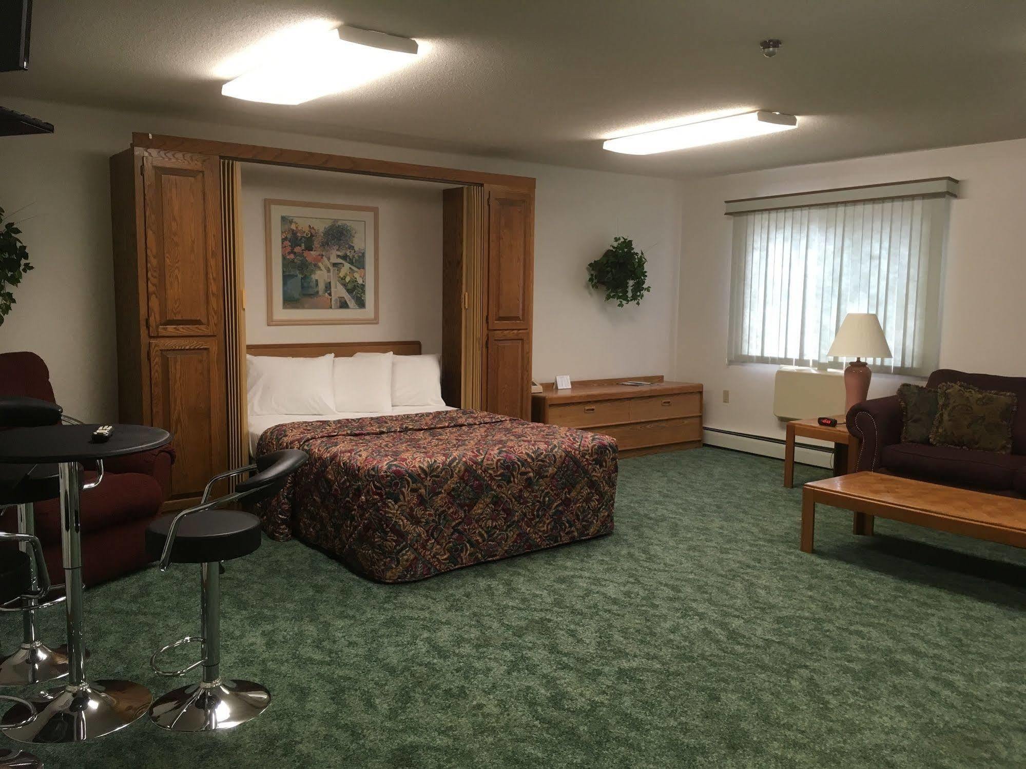 Value Host Motor Inn Marquette Eksteriør bilde