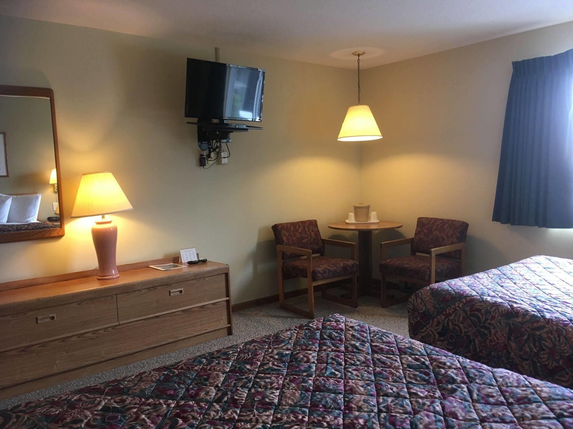 Value Host Motor Inn Marquette Eksteriør bilde